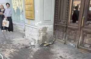 Нетрезвый водитель на Infiniti въехал в здание на Невском проспекте в Петербурге Нетрезвый водитель иномарки въехал в стену здания на Невском проспекте в историческом центре Санкт-Петербурга - РИА Новости, 1920, 28.06.2026