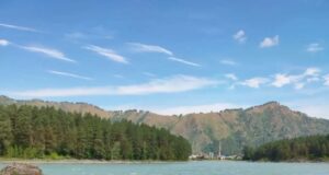 Двух мужчин унесло течением Катуни с разницей в четыре часа на Алтае.