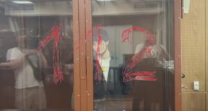 Автоподставщики, напавшие на полицейского в центре Москвы, арестованы.