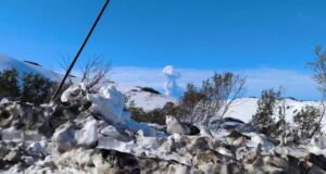 Турист пострадал при спуске в вулкан на Камчатке.