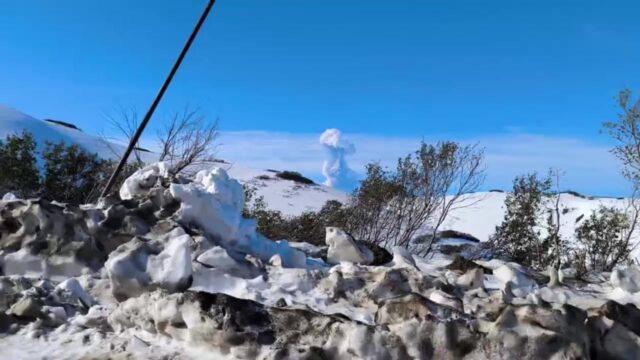 Турист пострадал при спуске в вулкан на Камчатке. Турист пострадал при спуске в вулкан на Камчатке.