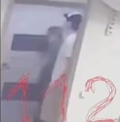Мать изрезала сына ножом в пункте выдачи заказов в Петербурге. Мать изрезала сына ножом в пункте выдачи заказов в Петербурге.