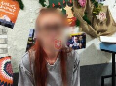 В женской сумочке всегда есть расчёска, зеркальце и… щепотка наркотиков. В женской сумочке всегда есть расчёска, зеркальце и… щепотка наркотиков.