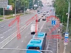 публикует момент аварии с автобусом и «ГАЗелью» в центре Москвы.