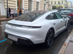 Неизвестный устроил себе весёлое начало рабочего дня в Москве: угнал чужой «Porsche Taycan GTS» с ав
