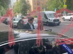 Лерчек приехала на судебное заседание по рассмотрению вопроса о возобновлении дела.