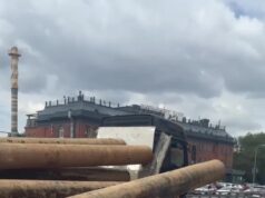 Пункт назначения: грузовик с трубами влетел в несколько машин в Москве. Пункт назначения: грузовик с трубами влетел в несколько машин в Москве.