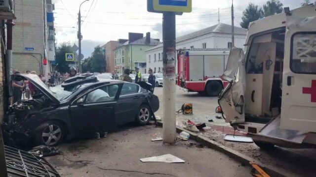 Один человек погиб, шесть пострадали в ДТП со скорой в Орловской области.