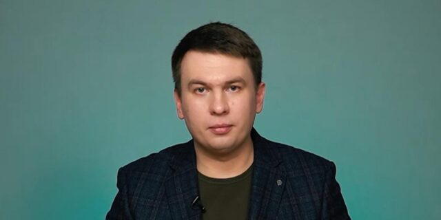 Блогера Илью Ремесло задержали по делу о фейках ВС РФ.