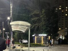 Водитель уснул и влетел в остановку с людьми в Чебоксарах. Один человек погиб. Водитель уснул и влетел в остановку с людьми в Чебоксарах. Один человек погиб.