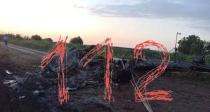 Первые фотографии с места ЧП с вертолетом Ми-2 в станице Калининской. Первые фотографии с места ЧП с вертолетом Ми-2 в станице Калининской.