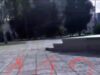 Подросток прокатился на самокате по мемориальной плите в Югорске. Подросток прокатился на самокате по мемориальной плите в Югорске.