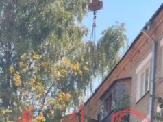Мужчину эвакуировали из окна после взрыва петарды в его руках в столичном Измайлово. Мужчину эвакуировали из окна после взрыва петарды в его руках в столичном Измайлово.