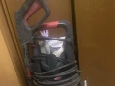10-летний мальчик погиб от удара током, когда мыл квадроцикл под дождем. 10-летний мальчик погиб от удара током, когда мыл квадроцикл под дождем.