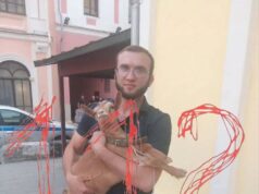 Коза на Красной площади оказалась воспитаннее своего хозяина. Москвич получил пять суток ареста за прогулку с питомцем и Коза на Красной площади оказалась воспитаннее своего хозяина. Москвич получил пять суток ареста за п