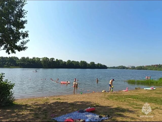 19-летний парень утонул, пытаясь доплыть до берега с надувного матраса. 19-летний парень утонул, пытаясь доплыть до берега с надувного матраса.
