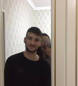 «Верни деньги, которые я потратил на тебя во время отношений»: сталкер облил кислотой машину бывшей
