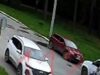 публикует записи с камер наблюдения, на которых видно, как мужчины начали избивать учёного.