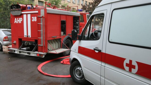 Тамбовские власти окажут помощь семьям погибших и пострадавшим при атаке БПЛА Пожарная машина и скорая помощь на месте ЧП - РИА Новости, 1920, 18.07.2026
