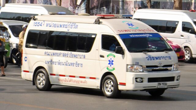 В Бангкоке вспыхнул пожар в баре, 27 человек погили Скорая помощь в Таиланде - РИА Новости, 1920, 12.07.2026