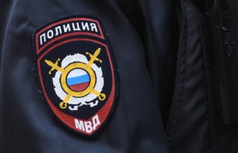 Нашивка на рукаве сотрудника полиции - РИА Новости, 1920, 04.07.2026