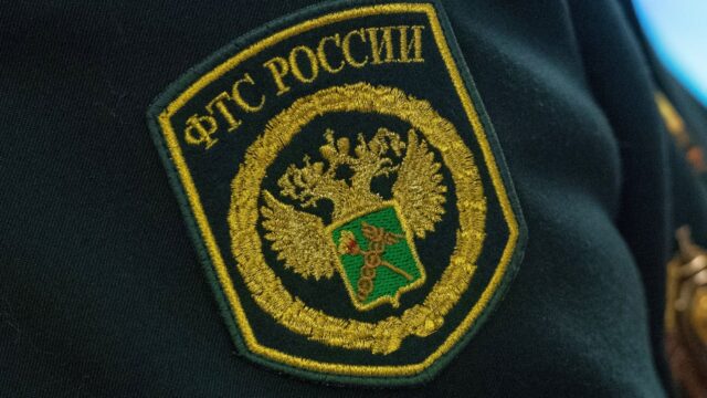 Шеврон на форме сотрудника Федеральной таможенной службы России - РИА Новости, 1920, 14.07.2026