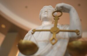 Суд изберет меру пресечения Нерадько Статуя Фемиды в суде - РИА Новости, 1920, 03.07.2026