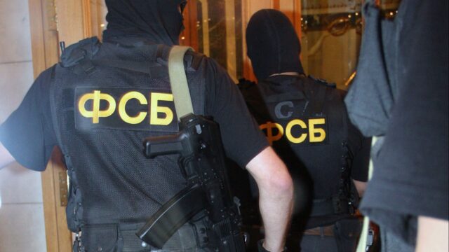 ФСБ задержала исполнителей атак Киева на аэродромы в Приамурье и Челябинске Сотрудники ФСБ России - РИА Новости, 1920, 13.07.2026