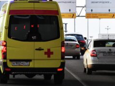 Состояние 12 отравившихся человек оценивается как средней степени тяжести Автомобиль скорой медицинской помощи - РИА Новости, 1920, 10.07.2026