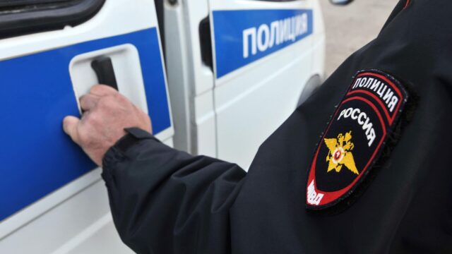 В Петербурге задержали администратора техцентра телефонных мошенников Сотрудник полиции - РИА Новости, 1920, 31.07.2026