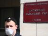 Сотрудник Федеральной службы судебных приставов у здания Бутырского районного суда города Москвы - РИА Новости, 1920, 22.07.2026
