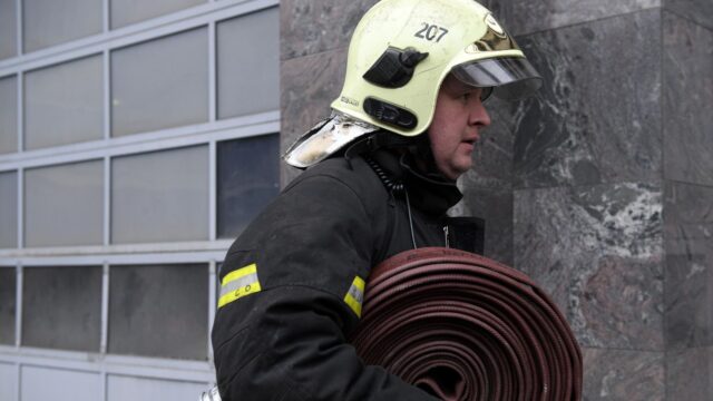 Обломки БПЛА повредили ЛЭП и упали на недостроенное здание в Пензенской области Пожарный - РИА Новости, 1920, 01.07.2026