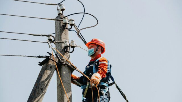 В Люберцах и Котельниках восстанавливают электроснабжение после аварии Монтажные работы на линии электропередач - РИА Новости, 1920, 01.07.2026