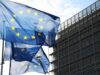 ЕС ввел санкции против компании Черезова за неделю до покушения на него в Туле Флаги с символикой Евросоюза у здания Еврокомиссии в Брюсселе - РИА Новости, 1920, 30.07.2026