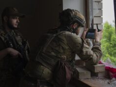 Хинштейн: в Курске при атаке дронов ВСУ повреждены восемь домов и 16 автомобилей Украинские солдаты запускают дрон - РИА Новости, 1920, 07.07.2026