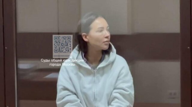 Лерчек приехала в суд на заседание по изменению адреса жительства Валерия Чекалина в суде - РИА Новости, 1920, 13.07.2026
