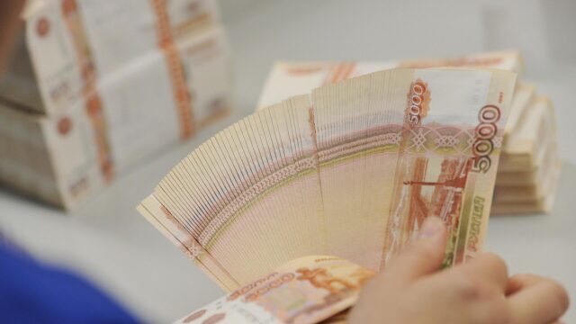 В Москве мошенники похитили у пары пенсионеров более 27 миллионов рублей Купюры - РИА Новости, 1920, 11.07.2026