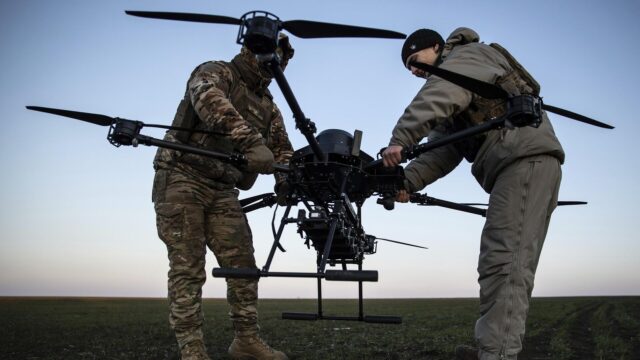 Украина хотела атаковать аэродромы в России 24 FPV-дронами, устойчивыми к РЭБ Украинские военнослужащие - РИА Новости, 1920, 13.07.2026