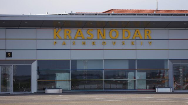 В аэропорту Краснодара ввели временные ограничения Здание аэропорта Краснодар (Пашковский) - РИА Новости, 1920, 14.07.2026