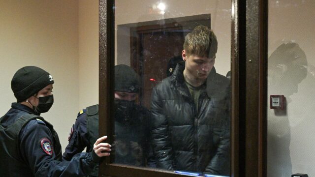 РИА Новости: соучастница футболиста Секача отказалась сотрудничать со следствием Экс-футболист Урала-2 Даниил Секач, обвиняемый в убийстве 48-летней предпринимательницы в Москве, в здании Тушинского суда - РИА Новости, 1920, 08.07.2026