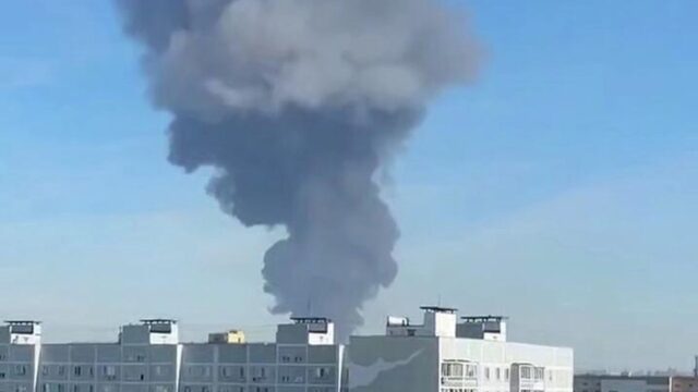 В Татарстане на "Нижнекамскнефтехиме" произошел пожар, угрозы людям нет Дым на месте пожара на территории Нижнекамскнефтехима - РИА Новости, 1920, 31.07.2026