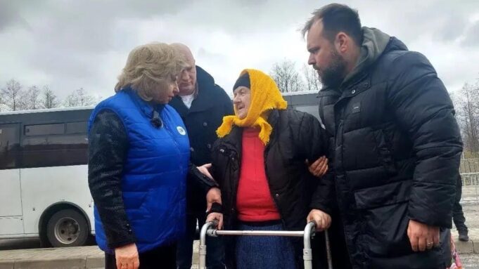 Житель Курской области Ванин: в тюрьме в Виннице пленных кормили кашей с камнями Уполномоченный по правам человека в РФ Татьяна Москалькова общается с мирным жителем, возвращенным из плена - РИА Новости, 1920, 04.07.2026