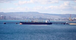 Танкер у нефтеналивной терминал перевалочного комплекса в Новороссийске - РИА Новости, 1920, 19.07.2026