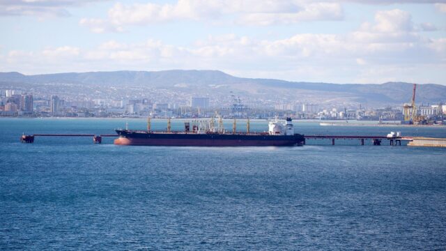 Дроны ВСУ атаковали два танкера на нефтетерминале КТК в Черном море Танкер у нефтеналивной терминал перевалочного комплекса в Новороссийске - РИА Новости, 1920, 19.07.2026