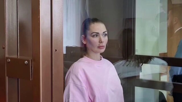 Суд продлил до осени арест Битмаме по делу о незаконной банковской деятельности Блогер Валерия Федякина (Битмама) в зале суда - РИА Новости, 1920, 03.07.2026