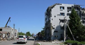 Представители Красного Креста около место трагедии в Старобельске - РИА Новости, 1920, 02.07.2026