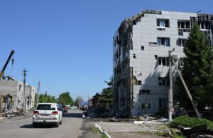 Представители Красного Креста около место трагедии в Старобельске - РИА Новости, 1920, 02.07.2026