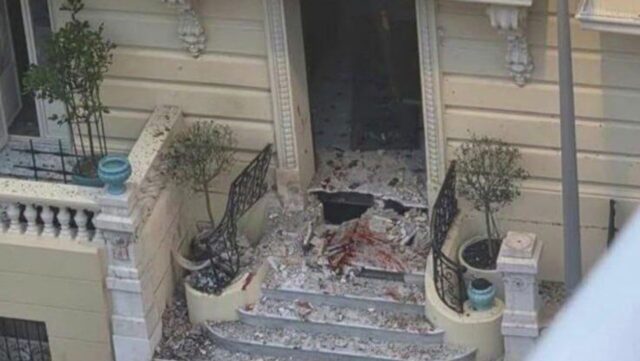Figaro: взрывчатку у дома олигарха Ермолаева установила женщина Поврежденный после взрыва вход в здание в Монако - РИА Новости, 1920, 02.07.2026
