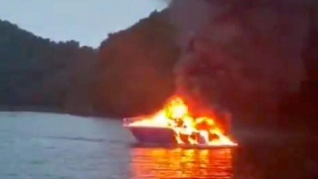 Во Владивостоке загорелся катер, людей доставили на берег Катер загорелся возле острова Русский во Владивостоке - РИА Новости, 1920, 02.07.2026
