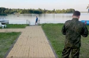 Суд арестовал водителя катера, насмерть сбившего 11-летнего мальчика в Воронеже Сотрудник СК России на месте гибели ребенка в акватории Воронежского водохранилища - РИА Новости, 1920, 04.07.2026